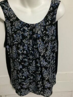 Elle Print Black and Blue top size XL Elle